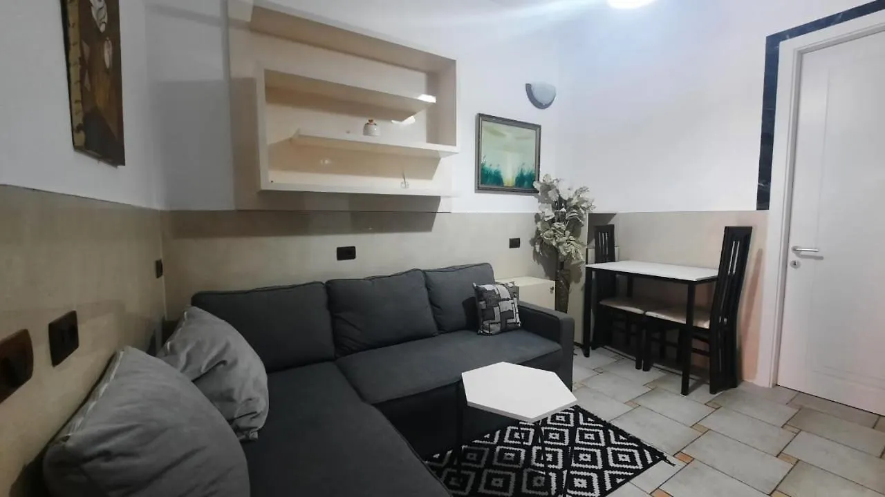 Lovely And Quite Appartament 1-3 A Tirana Albanien